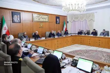 تصاویری از جلسه هیئت دولت/ سرپرست وزارت دفاع با لباس سپاه به دولت رفت/ زاکانی هم بود