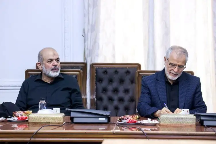 6437739-1 تصاویری از جلسه ستاد برگزاری مراسم تشییع رهبر شهید با حضور سردار وحیدی/ پزشکیان همنشین قالیباف شد