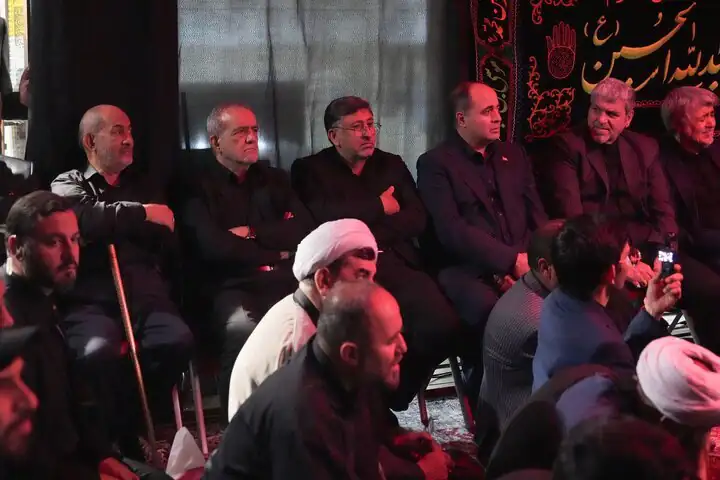 پزشکیان در روضه خانگی لاریجانی/ از بغض وزیر جهادکشاورزی تا حضور نماینده دوره هشتم/ کواکبیان هم بود +تصویر