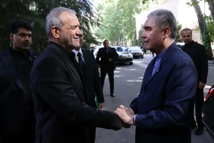 6438024-1 دیدار رهبر ملی ترکمنستان با پزشکیان/ استقبال وزرای دولت از هیات مهمان تهران/ خانم وزیر هم بود + تصویر