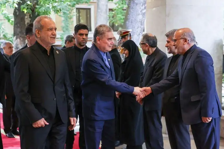 6438026 دیدار رهبر ملی ترکمنستان با پزشکیان/ استقبال وزرای دولت از هیات مهمان تهران/ خانم وزیر هم بود + تصویر