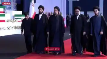 ادای احترام خانواده امام خمینی به پیکر رهبر شهید/ احوالپرسی برادران حسن خمینی با عراقچی و پزشکیان