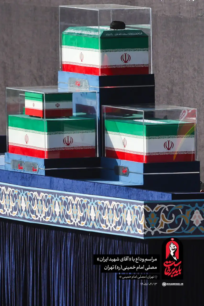 6438339 آغاز رسمی مراسم وداع با رهبر شهید/ پیکر رهبر شهید و ۴ تن از اعضای خانواده میزبان مردم عزادار