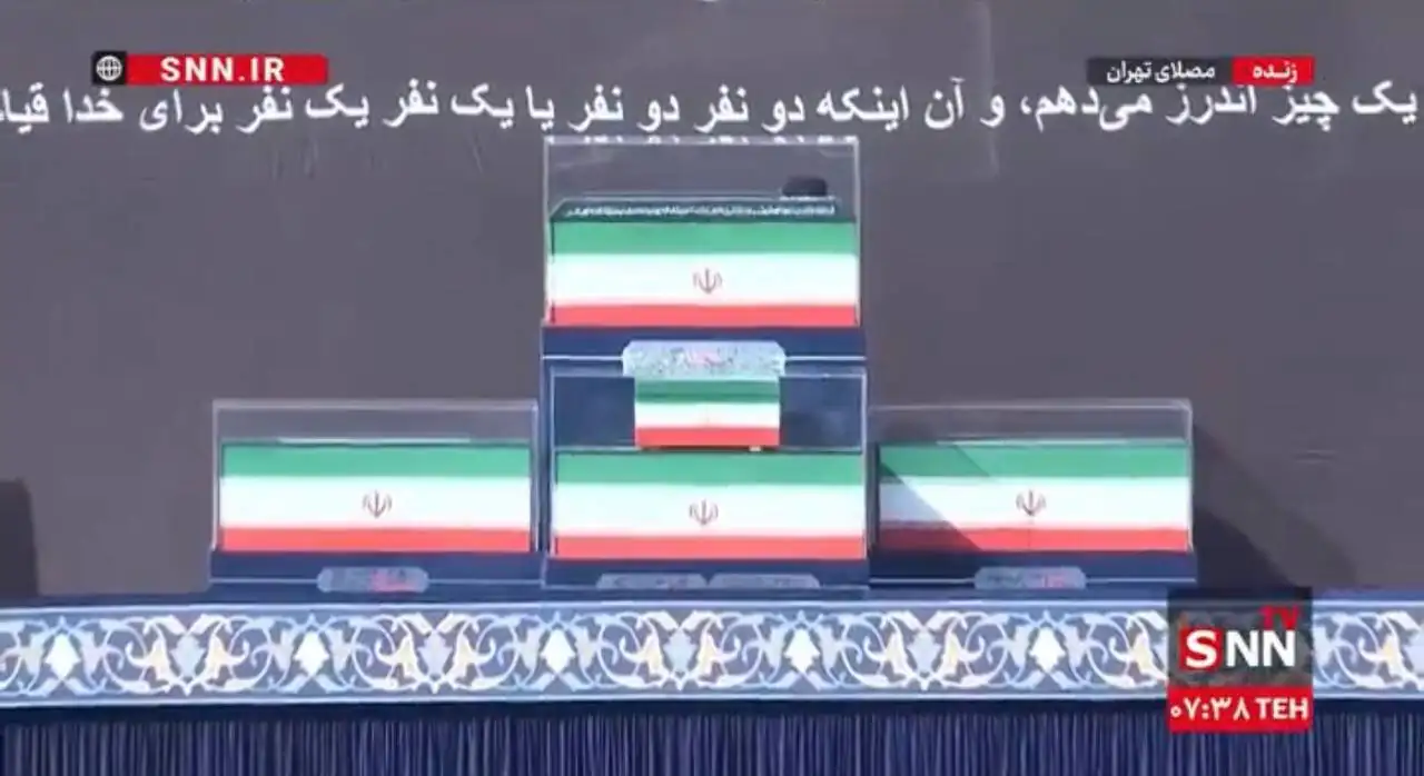 6438342 آغاز رسمی مراسم وداع با رهبر شهید/ پیکر رهبر شهید و ۴ تن از اعضای خانواده میزبان مردم عزادار