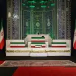 در تهران، قم و مشهد چه کسانی بر پیکر رهبر شهید نماز می‌خوانند؟