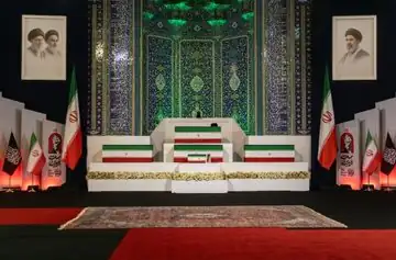 در تهران، قم و مشهد چه کسانی بر پیکر رهبر شهید نماز می‌خوانند؟