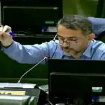 ماجرای انتقال یک پیام از واسطه‌های امین رهبری / زارعی مدعی تذکر یک مقام عالی‌رتبه به مفسران حزبی شد