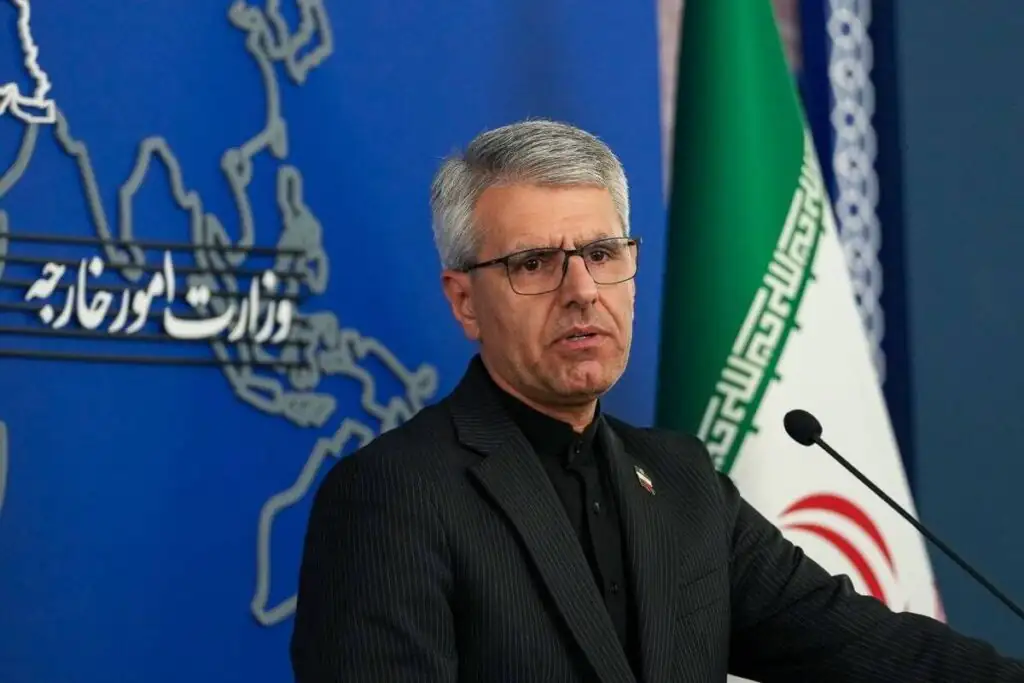 واکنش متفاوت بقایی در روز مراسم وداع رهبر شهید