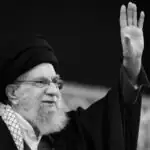 آماده‌سازی محل قرارگرفتن پیکر رهبر شهید در مصلی+ عکس