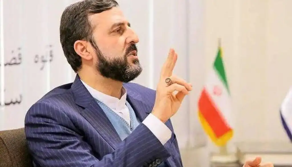 هشدار غریب‌آبادی درباره حرکت نظامی در تنگه هرمز