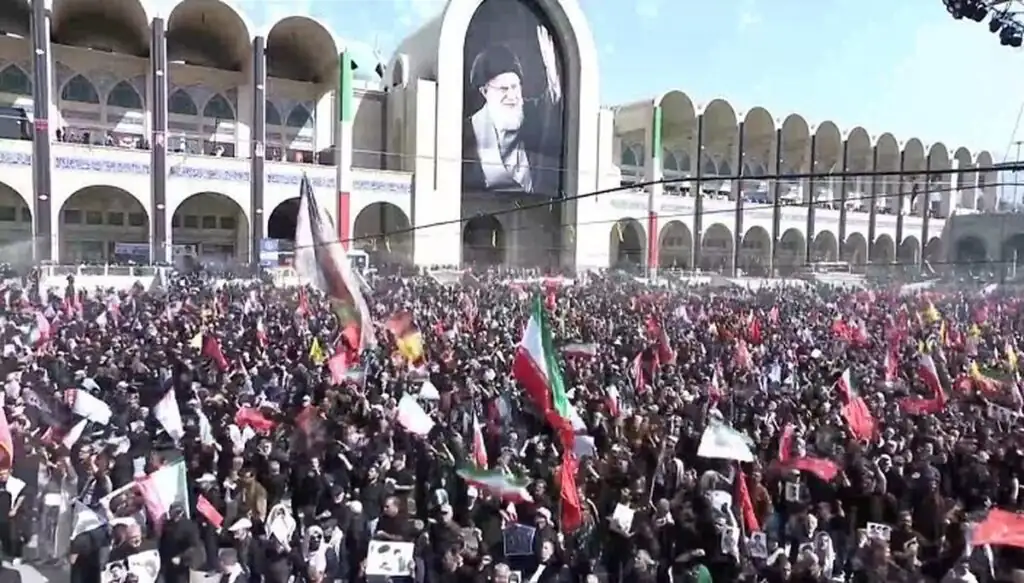 واکنش روزنامه اسرائیلی به مراسم تشییع رهبر شهید / یدیعوت آحارونوت گزارش داد