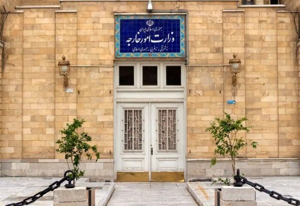 دعوت وزارت خارجه به حضور گسترده مردم در آیین وداع با رهبر شهید