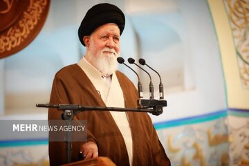 روایت علم الهدی از دیدار رئیس جمهور روسیه با رهبر شهید انقلاب/ ۷۰ سال است با آمریکا دست‌وپنجه نرم می‌کنیم