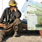 تورم، دستمزد را بلعید/ روغن ۱۶۲درصد، نان و غلات ۱۲۲درصد و لبنیات ۹۹درصد گران شد/ ترمیم دستمزد کارگران در شهریورماه چقدر جدی است؟