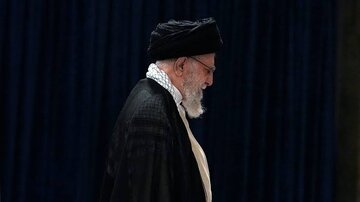 تصویر حکم انتصاب رهبر شهید به عنوان رئیس خدمه‌ آستان قدس رضوی