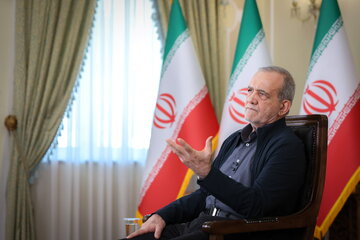 انتقاد یک فعال سیاسی به نحوه گزارش دادن پزشکیان به مردم/ مردم سخنرانی نمی‌خواهند!
