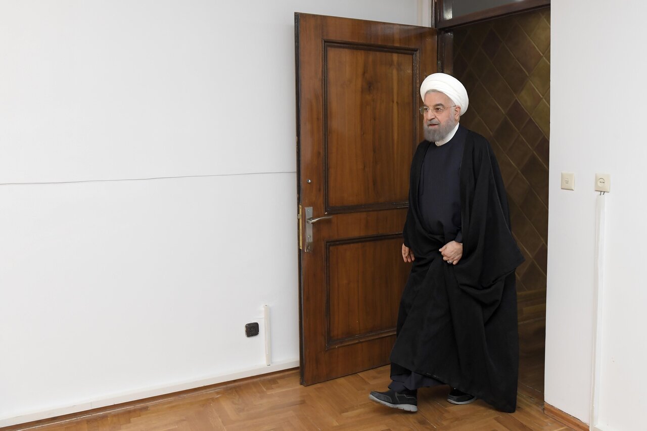 6454932 تصاویری جدید از حسن روحانی و ظریف در یک جلسه/ جهانگیری با ماسک آمد/ گپ و گفت علی جنتی با رئیس جمهور سابق