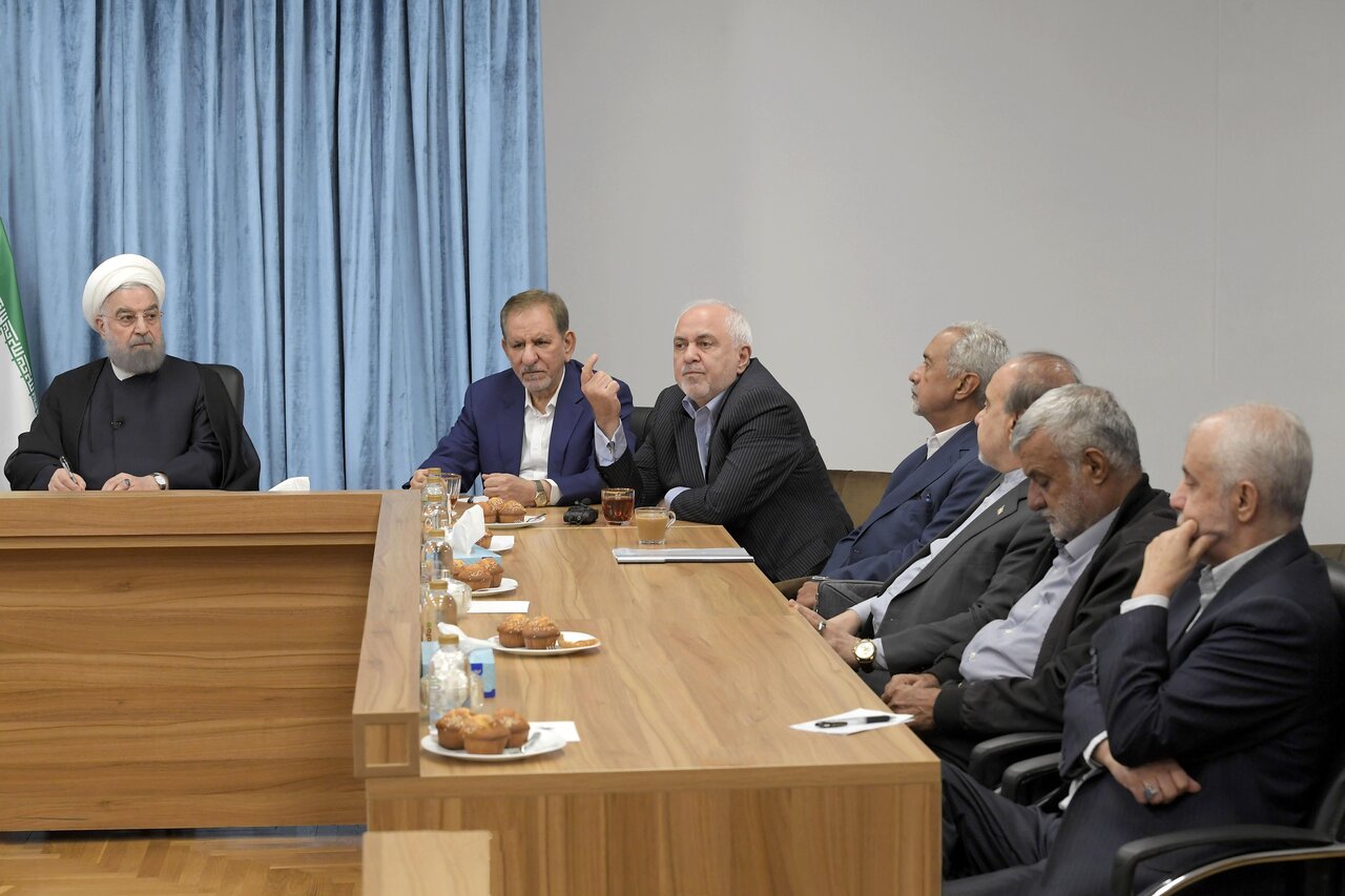 6454933 تصاویری جدید از حسن روحانی و ظریف در یک جلسه/ جهانگیری با ماسک آمد/ گپ و گفت علی جنتی با رئیس جمهور سابق