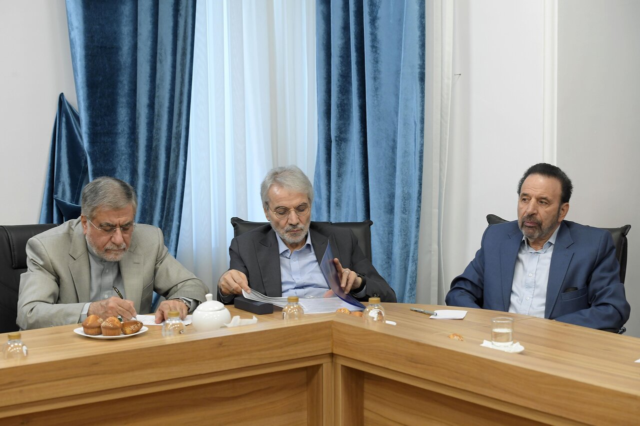 6454935 تصاویری جدید از حسن روحانی و ظریف در یک جلسه/ جهانگیری با ماسک آمد/ گپ و گفت علی جنتی با رئیس جمهور سابق