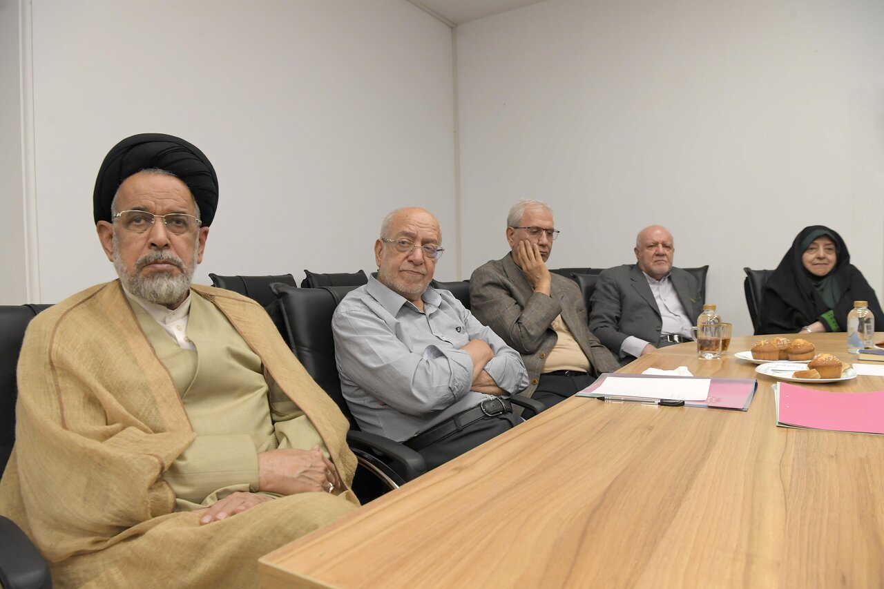 6454937 تصاویری جدید از حسن روحانی و ظریف در یک جلسه/ جهانگیری با ماسک آمد/ گپ و گفت علی جنتی با رئیس جمهور سابق