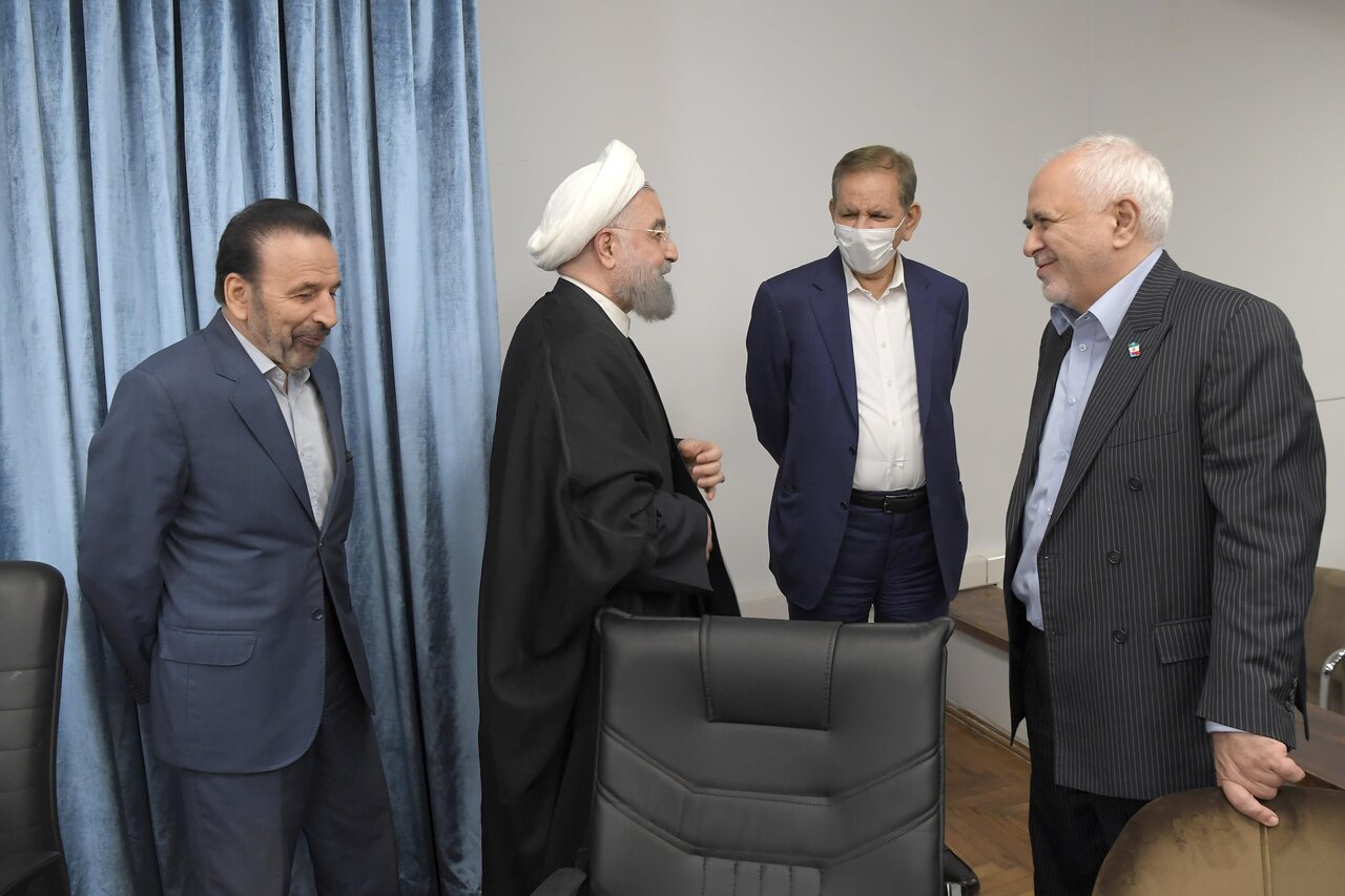 6454938 تصاویری جدید از حسن روحانی و ظریف در یک جلسه/ جهانگیری با ماسک آمد/ گپ و گفت علی جنتی با رئیس جمهور سابق