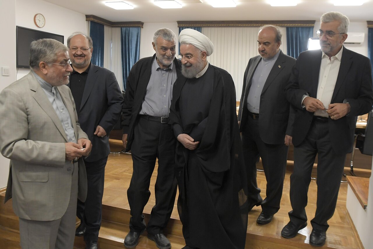 6454939 تصاویری جدید از حسن روحانی و ظریف در یک جلسه/ جهانگیری با ماسک آمد/ گپ و گفت علی جنتی با رئیس جمهور سابق