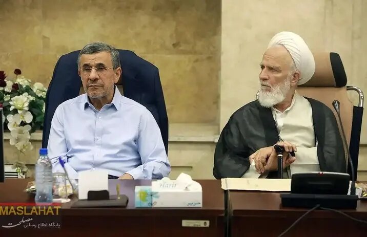 6456544 جدیدترین تصویر از احمدینژاد در یک جلسه رسمی پس از گزارشهای جنجالی رسانهها