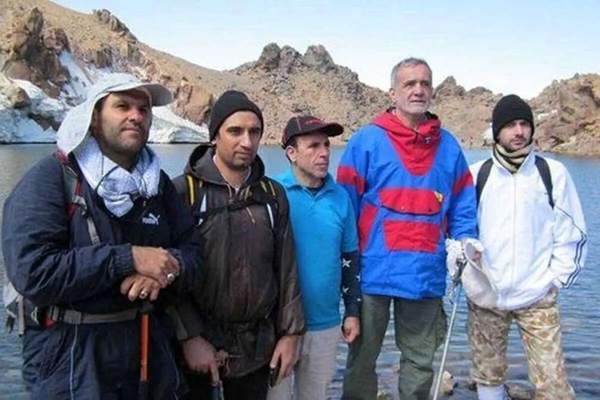 6456576 تصاویر پزشکیان پس از صعود به کوه سبلان
