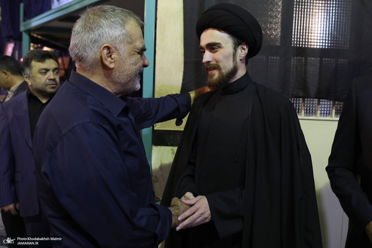 6457792 فرزند سید حسن خمینی در مراسم ختم مادربزرگش/ معاون پزشکیان هم آمد/ محسن هاشمی هم بود+ تصاویر