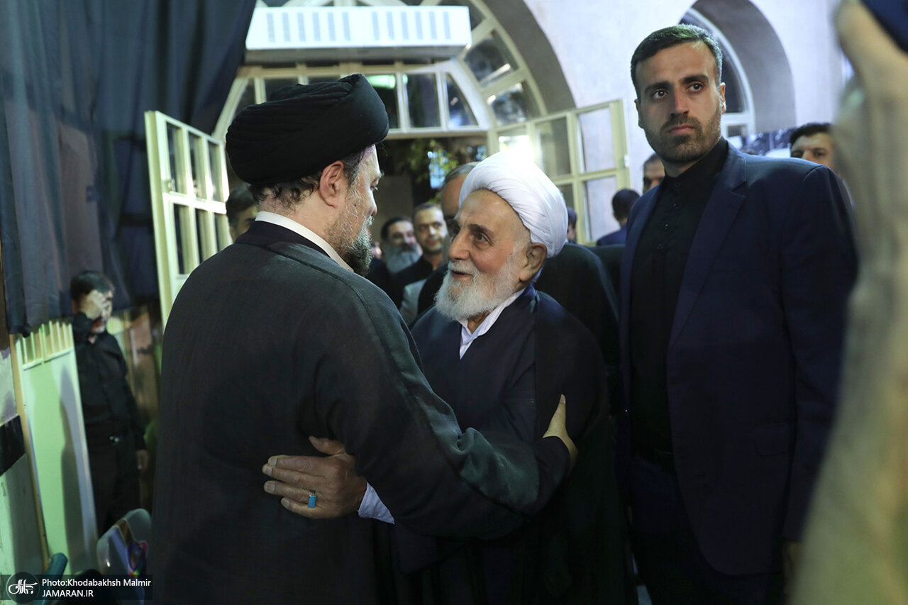 6457796 سید حسن خمینی در آغوش حدادعادل/ گپ و گفت ناطق نوری و حدادعادل شکار عکاسان شد/ نقویان هم بود+ تصاویر