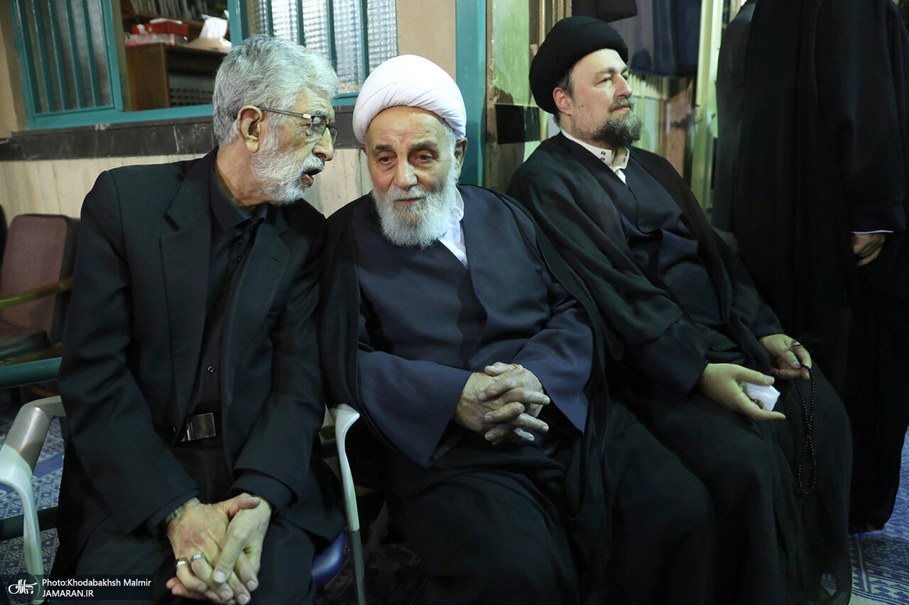 6457799 سید حسن خمینی در آغوش حدادعادل/ گپ و گفت ناطق نوری و حدادعادل شکار عکاسان شد/ نقویان هم بود+ تصاویر