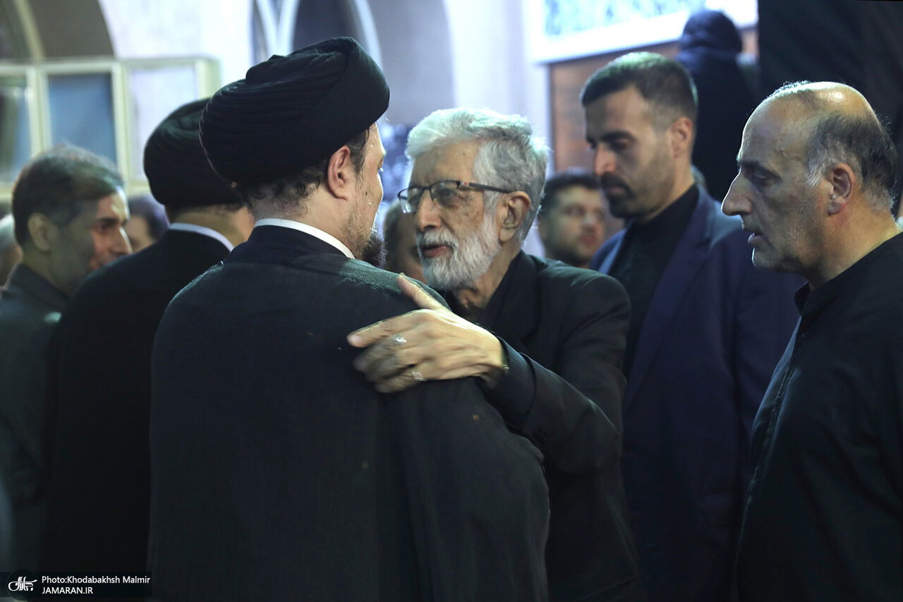 6457802 سید حسن خمینی در آغوش حدادعادل/ گپ و گفت ناطق نوری و حدادعادل شکار عکاسان شد/ نقویان هم بود+ تصاویر