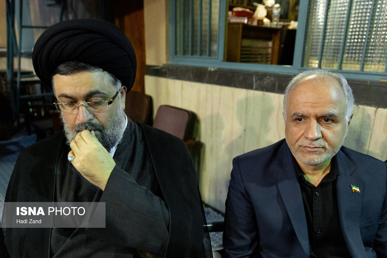 6457807 تصویری از حسن روحانی در کنار سید حسن خمینی/ خاتمی، کروبی و موسوی خوئینیها در یک قاب/ وزیر دادگستری هم بود+ عکس
