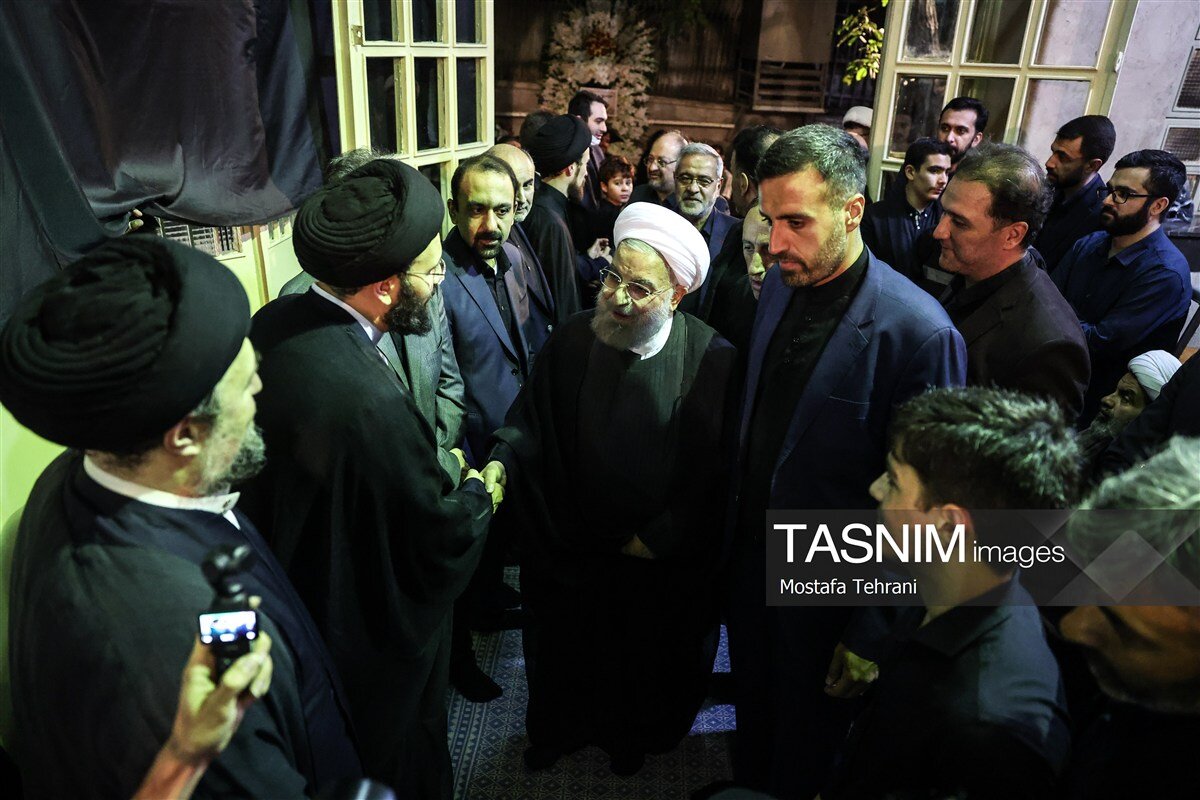 6457808 تصویری از حسن روحانی در کنار سید حسن خمینی/ خاتمی، کروبی و موسوی خوئینیها در یک قاب/ وزیر دادگستری هم بود+ عکس