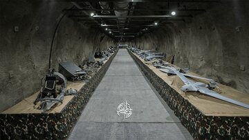 تصاویری از هواگردهایی که سپاه در جنگ ۴۰ روزه شکار کرد/ مودم استارلنیک در بین تجهیزات