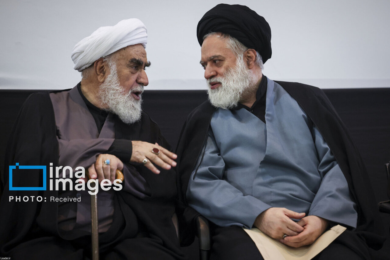 خوش آمد گویی فرزندان رهبر شهید به پزشکیان در مراسم چهلم رهبر شهید