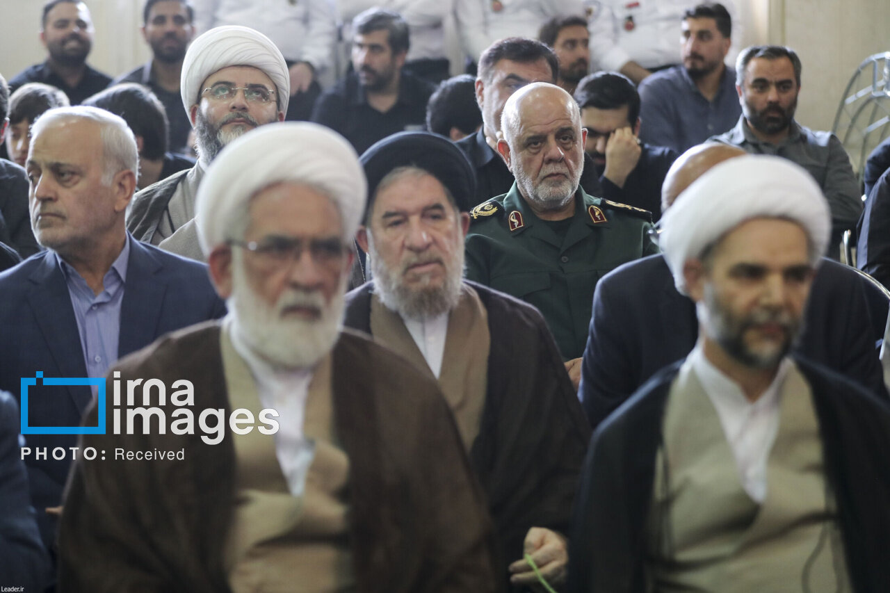 6460725 فرمانده و جانشین فرمانده نیروی قدس در مراسم چهلم رهبر شهید/ حضور سردار قاآنی با لباس شخصی/ عارف و محسن هاشمی هم آمدند+ تصاویر