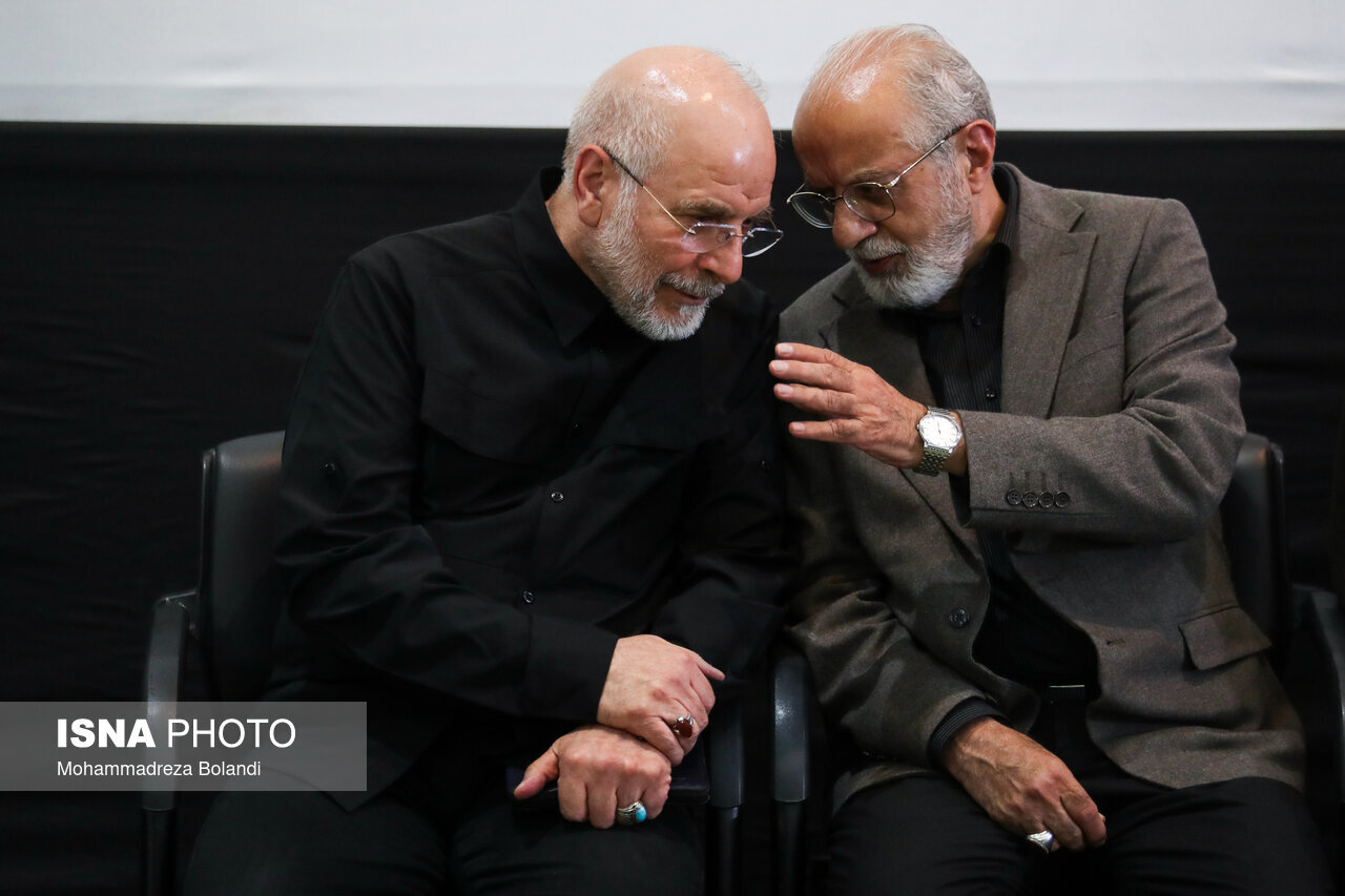6460744 حضور سران قوا در مراسم چهلم رهبر شهید انقلاب/ هم نشینی قالیباف و دایی فرزندان رهبر شهید+ تصاویر