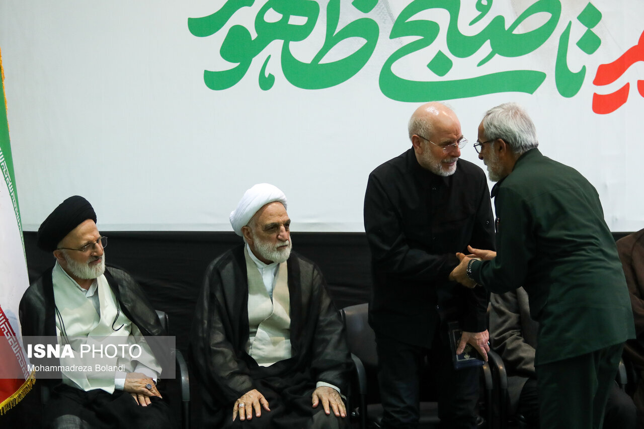 گفتگوی فرمانده قرارگاه ثارالله تهران با حجج الاسلام سید مسعود و سید مصطفی خامنه ای/ گلپایگانی و داماد رهبر شهید هم بودند+ تصاویر