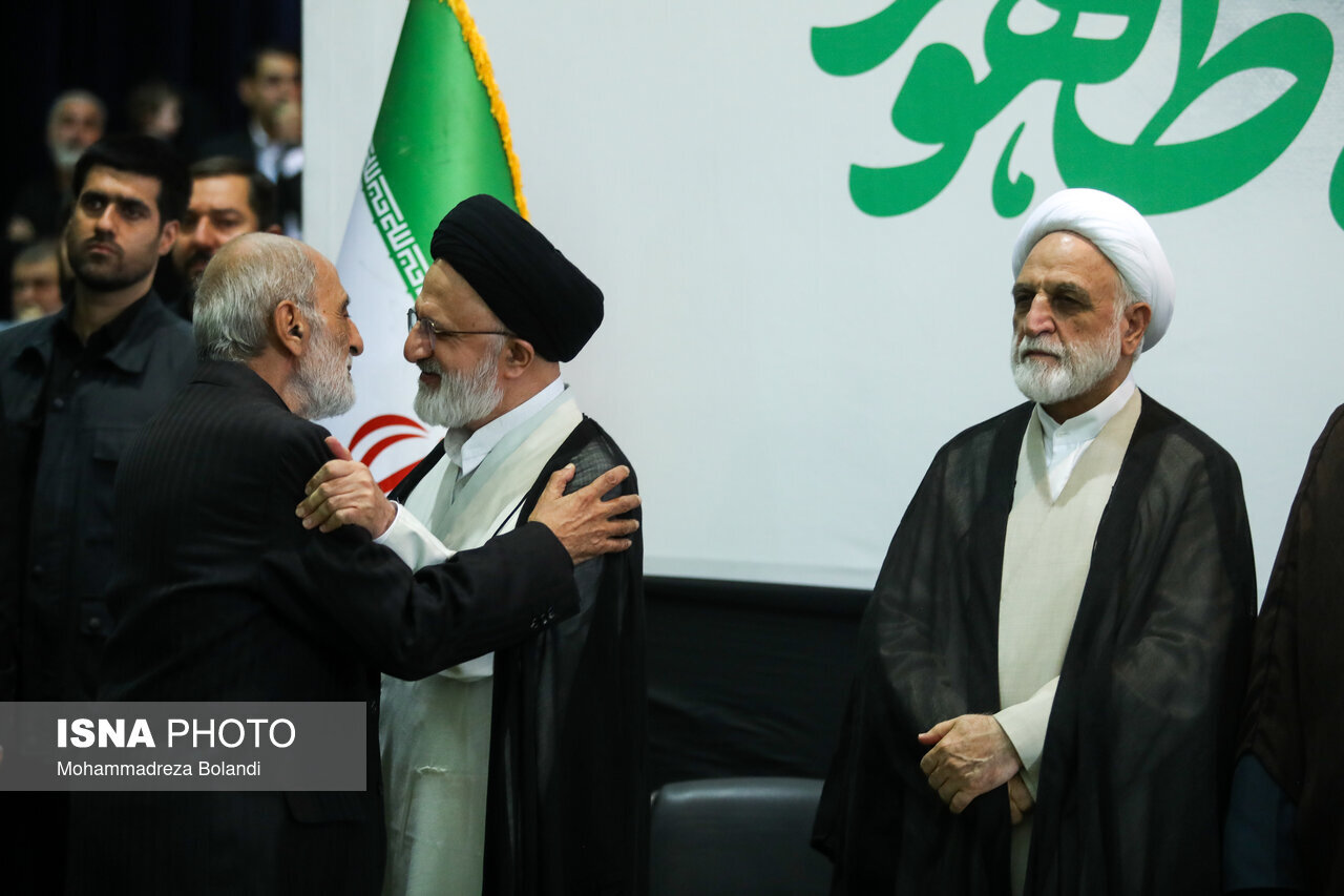 گفتگوی فرمانده قرارگاه ثارالله تهران با حجج الاسلام سید مسعود و سید مصطفی خامنه ای/ گلپایگانی و داماد رهبر شهید هم بودند+ تصاویر