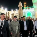 تیپ خاص قالیباف هنگام زیارت حرمین کاظمین/ هدیه خاص به رئیس مجلس+ تصاویر
