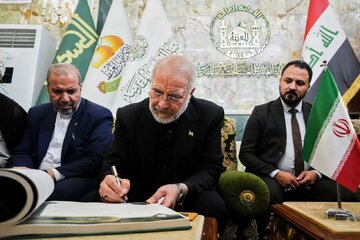 دست نوشته قالیباف در دفتر یادبود عتبه حسینی در کربلا + عکس