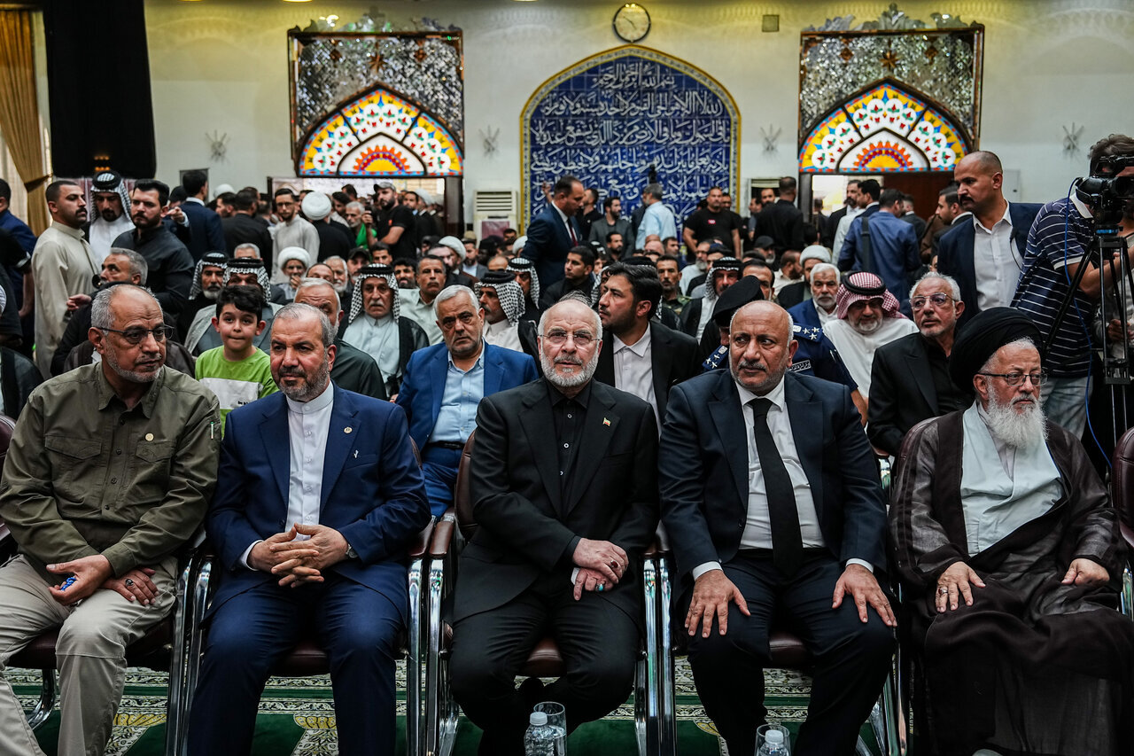 6461755 مراسم چهلمین روز تدفین رهبر شهید در کربلا با حضور رئیس مجلس/ از اشک های قالیباف تا تابلو یادبود فرماندهان ترور شده ایران/ خانم نماینده هم بود + تصاویر