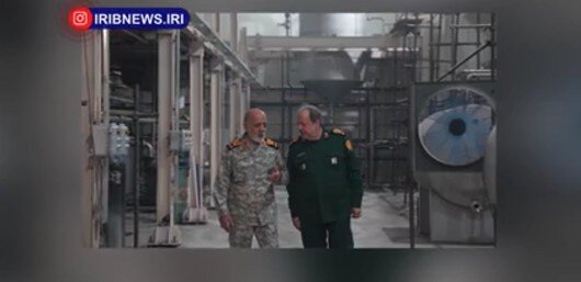 بازدید رئیسِ ستادکل نیروهای مسلح از یکی از تاسیساتِ زیرزمینی تولید موشک‌های بالستیک + تصاویر