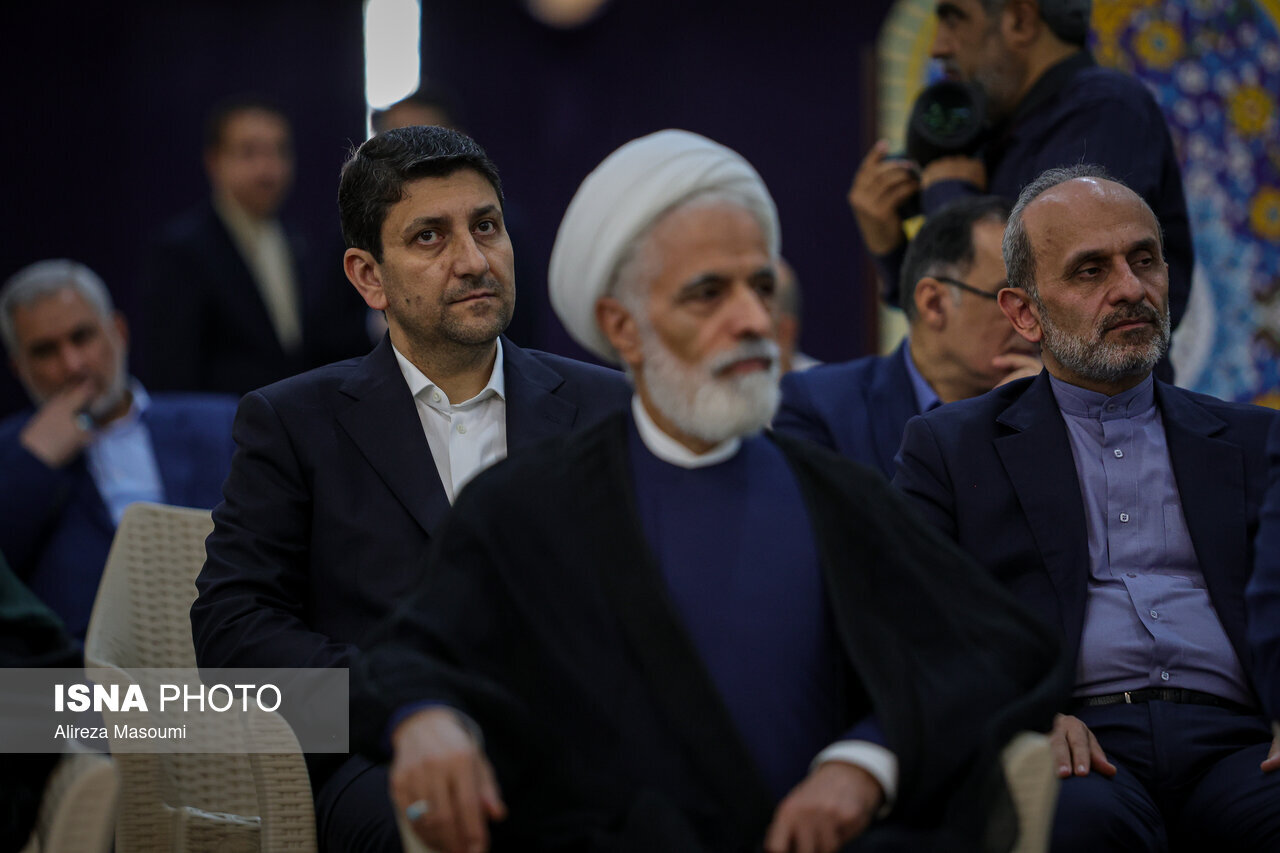 6462634 تصویری از پیمان جبلی در میان دولتیها