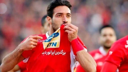 شجاع خلیل‌زاده بار دیگر با یک شادی گل جنجالی خبرساز شد؛ حرکتی که پس از گل دوم تراکتور مقابل سپاهان انجام داد و خیلی زود واکنش هواداران سپاهان را به دنبال داشت. این شادی متفاوت، فضای بازی را تحت تأثیر قرار داد و نام شجاع خلیل‌زاده را به یکی از داغ‌ترین سوژه‌های فوتبالی امروز تبدیل کرد.
