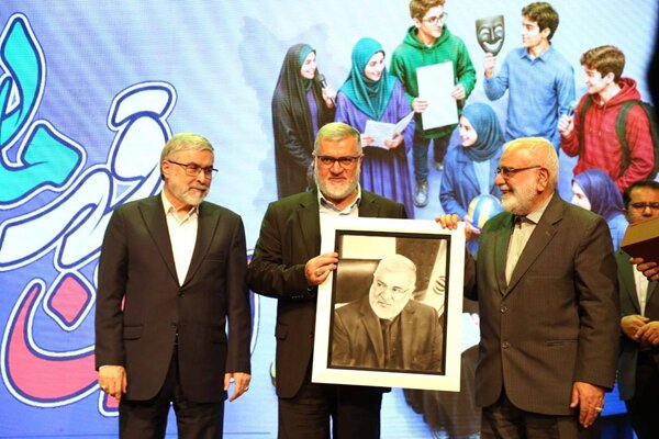 اختتامیه المپیاد ملی تئاتر ایران قهرمان با حضور رئیس کمیته امداد