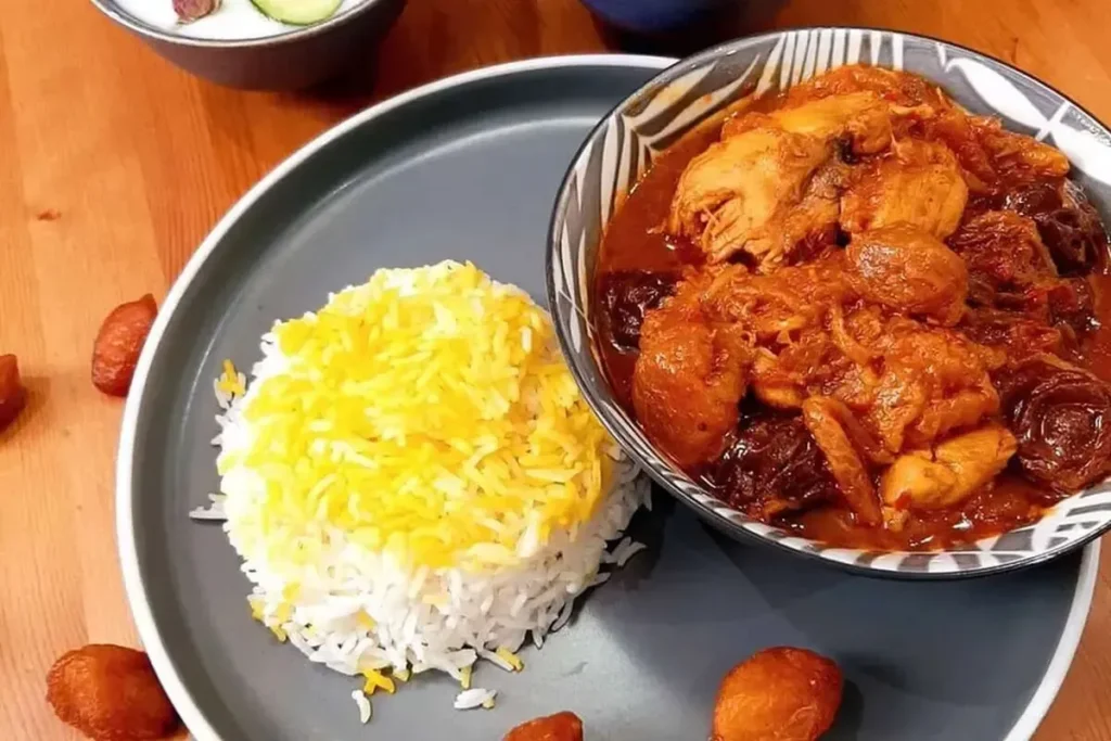 طرز تهیه خورش مرغ با آلو خوشمزگی در هر لقمه
