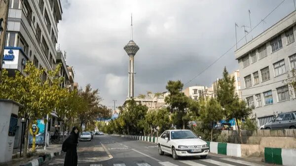 کاهش دما و وزش باد شدید در تهران هوای مطبوع در انتظار تهرانی ها