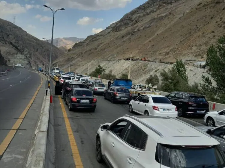 یکطرفه شدن جاده چالوس و آزادراه تهران شمال به دلیل ترافیک سنگین